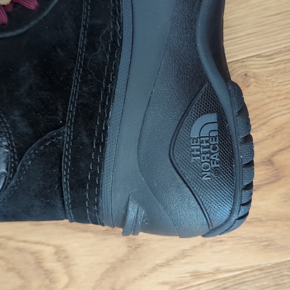 TNF Snow Boots - Picture 3 of 4